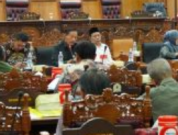 Raperda Perlindungan dan Pemberdayaan Petani Lewat Public Hearing