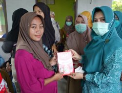 Monitoring Pelaksanaan Posyandu, Ketua Tim Penggerak PKK Kotabaru Berharap Posyandu Terus Berjalan