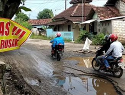 Kerusakan Jalan Akibat Sering Diguyur Hujan,Sukarno Harap Masyarakat Hati-Hati