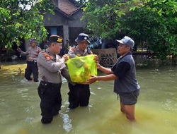 PJ Bupati Berikan Bantuan Untuk Masyarakat Yang Terdampak Banjir