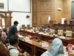 Gelar Audensi, Warga Desa Tanjungrejo di DPRD Kabupaten Pati Desak Pencopotan Kadesnya