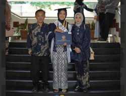 Putri Guru SMPN 2 Petarukan Raih Predikat Cum Laude di UNY, Jadi Kebanggaan Pemalang