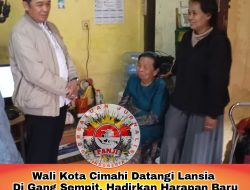 ‎Wali Kota Cimahi Datangi Lansia di Gang Sempit, Hadirkan Harapan Baru