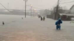 Warga Mengeluh Banjir Tak Kunjung Surut Akibat Tata Ruang Yang Berantakan,Tegalluar Seperti Lautan