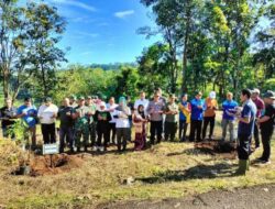 Polri dan Forkopimda Gelar Kerja Bakti dan Penghijauan di Batealit