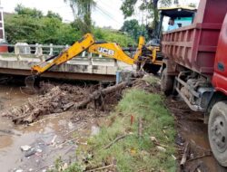 DPUTR PSDA Pati Bersinergi dengan TNI dan Desa Bersihkan Sampah, Cegah Banjir