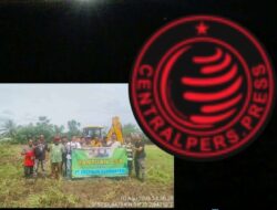 PT Socfindo Seumanyam Tunjukkan Kepedulian, Bantu Bersihkan Lapangan Bola hingga Malam